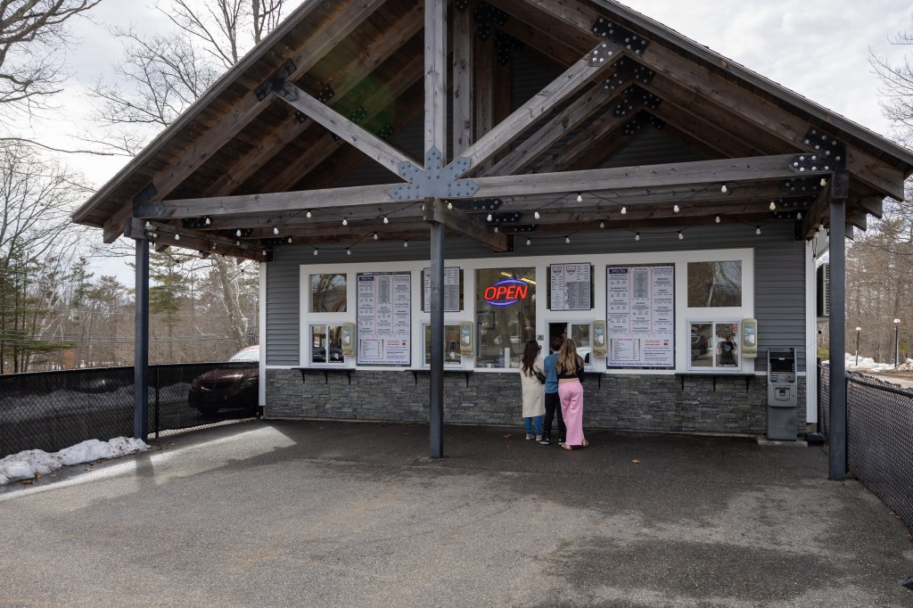 Fielder’s Choice ice cream stand exterior