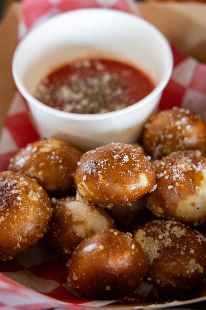 Pretzel bites with dipping sauce